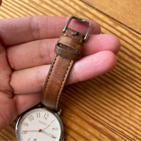 Fossil watch with leather band - Picture 5 of 10